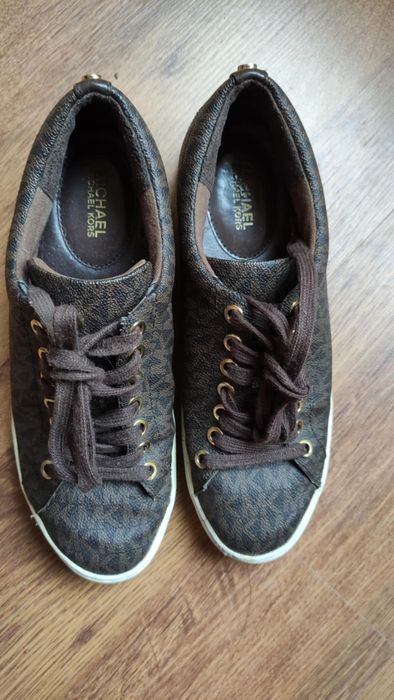 Оригинални кецове Michael Kors и “Лоуфъри” Miu Miu