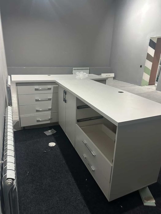 Продам ресепшен стол-шкаф