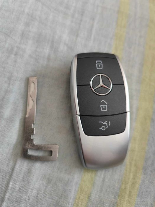 Ключ за MERCEDES EQC 400 4MATIC 2020