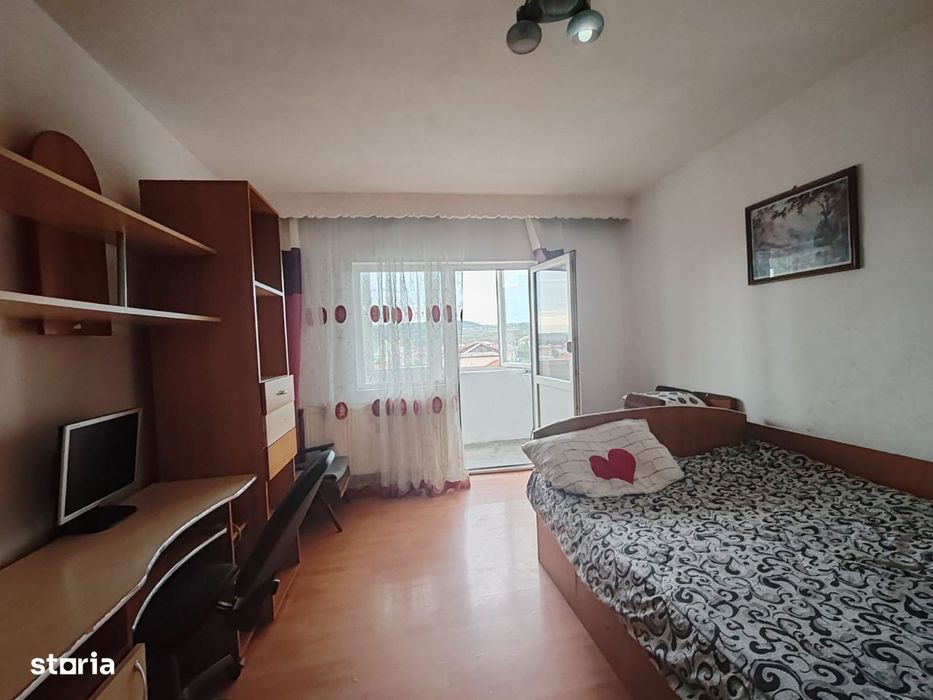 Apartament spațios cu 2 camere + living, 2 balcoane, zona centrală.