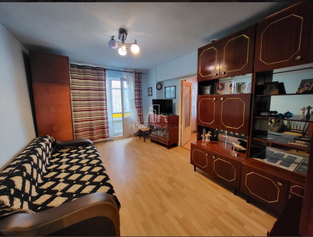 Vanzare Apartament Mobilat cu 3 camere pe Crizantemelor- Pret Redus