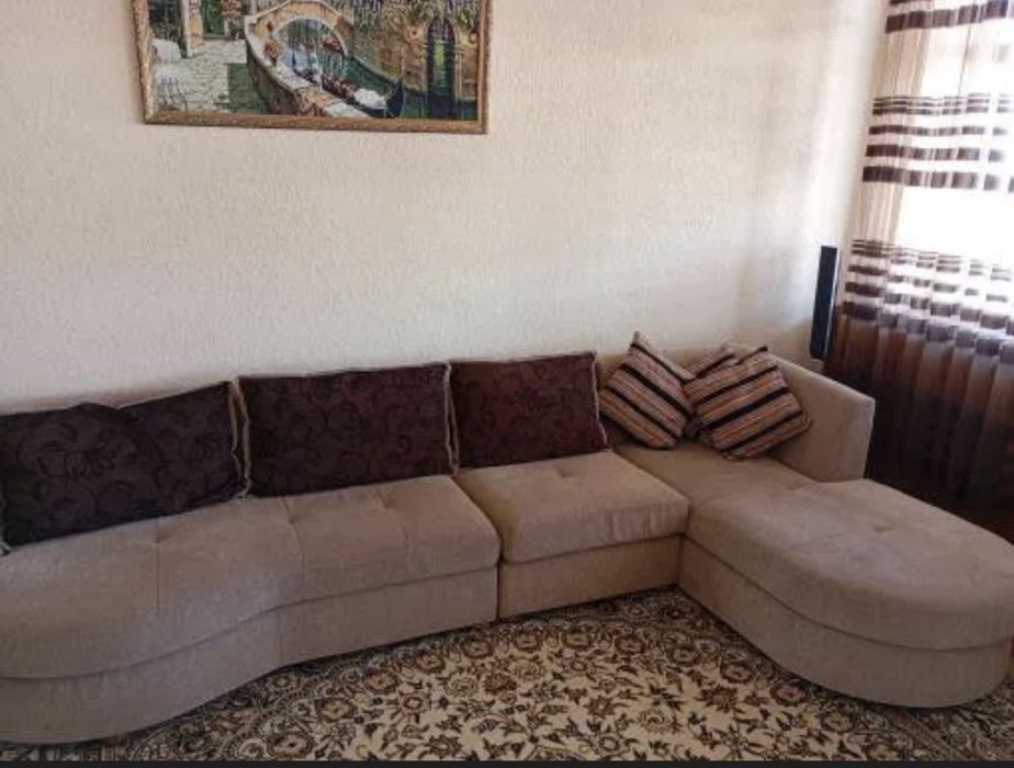 Burchak Divan Sotiladi!