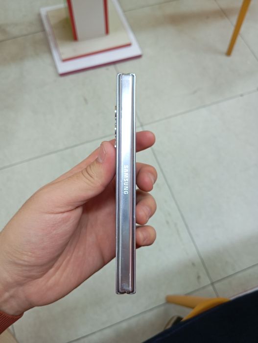 Срочно продается Z Fold5 Glaxy в хорошем состоянии