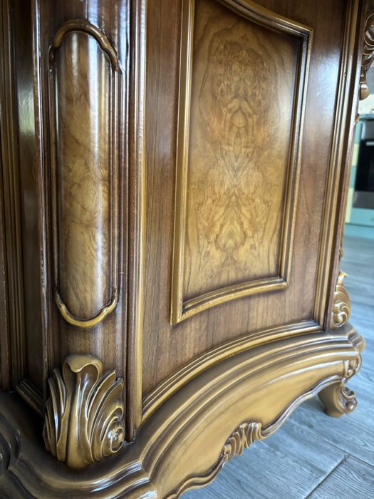 Masă din lemn masiv extensibilă + 8 scaune, stare excelentă