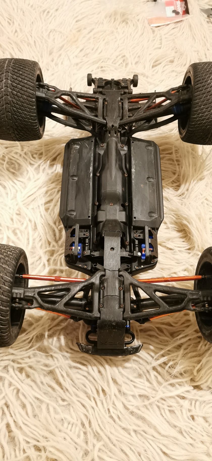 Automodel 1/8 Traxxas E-Revo 6S gata de joaca