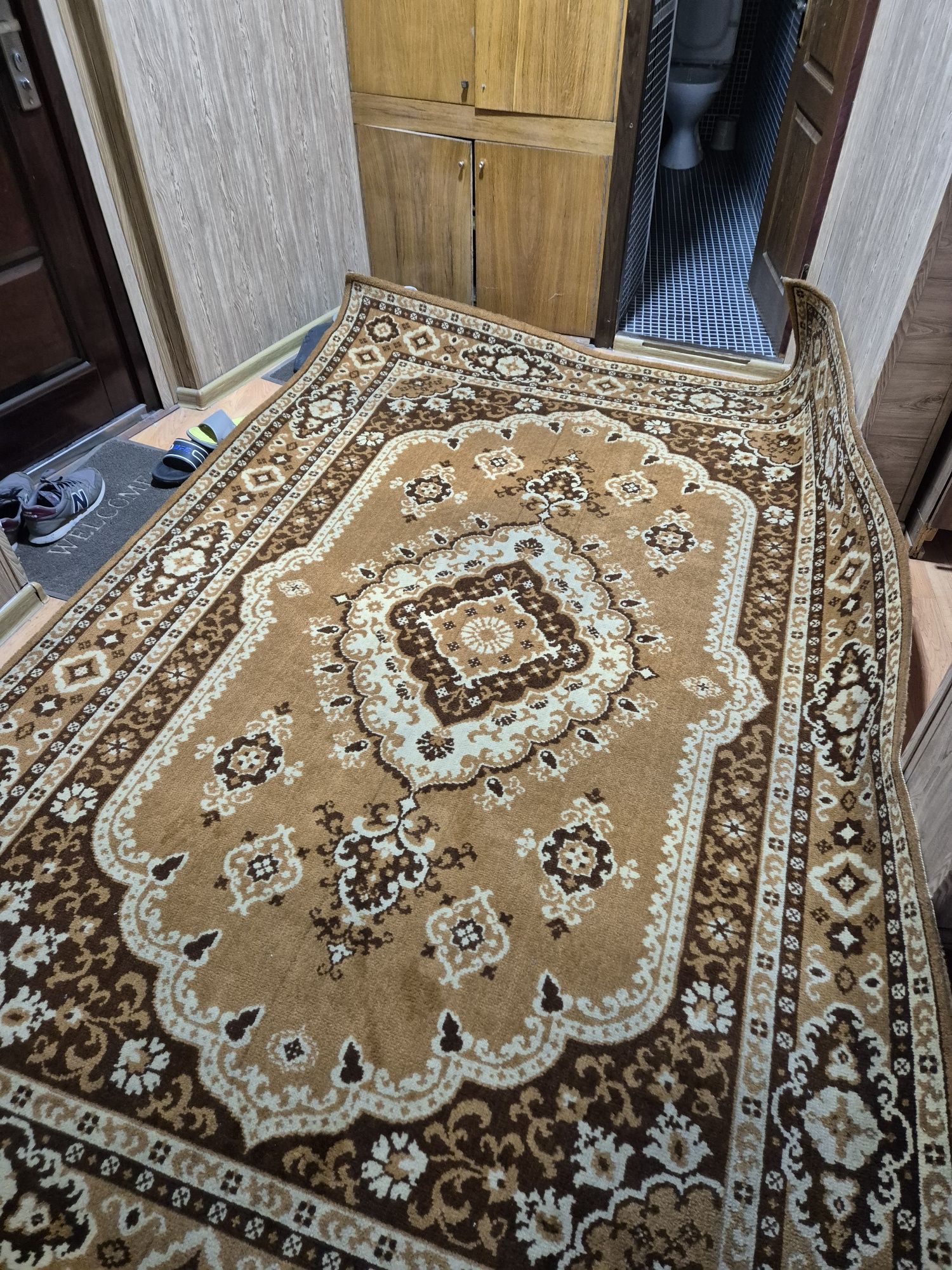 Ковёр почти новый