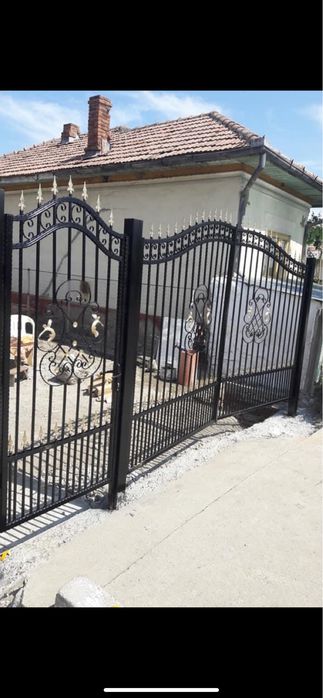 Porti metalice din tabla decupat fier forjat tip jaluzea