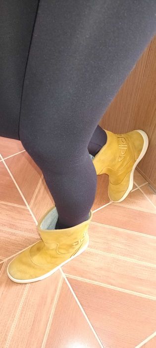 Дамски боти Adidas ,естествен набук ,цвят горчица, номер 40