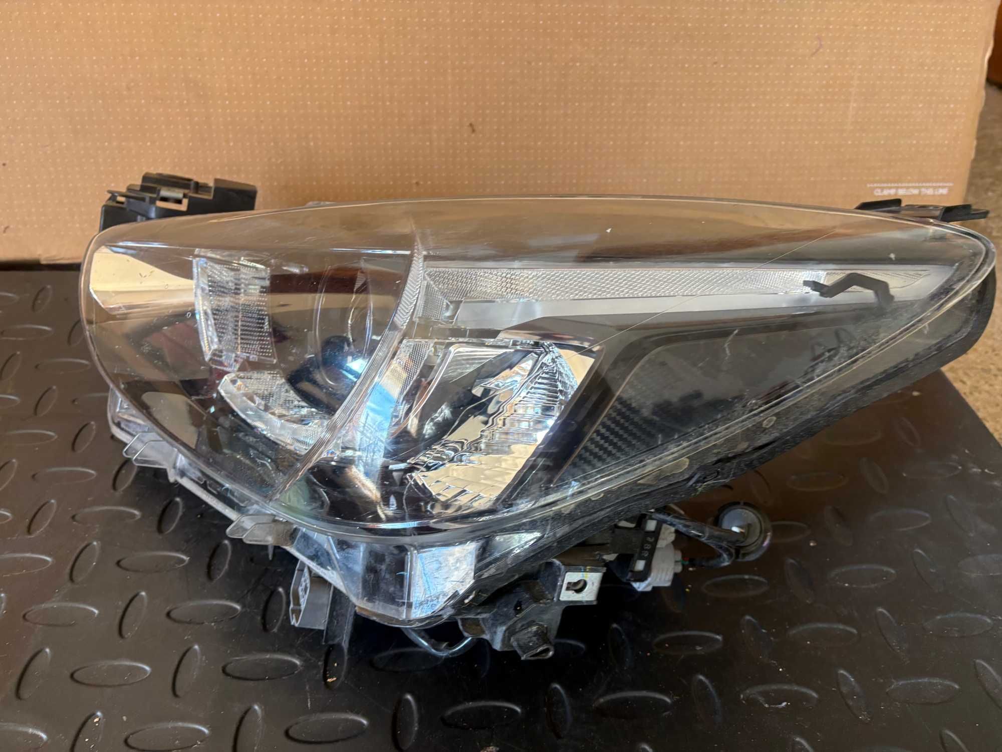 Ляв фар за Мазда 2 / Mazda 2 FULL LED