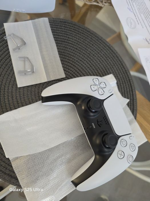 Vând ps5 pro 2 tb in stare perfecta