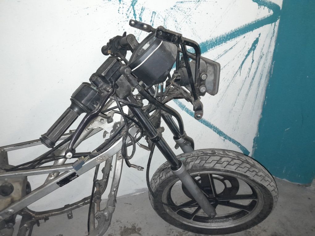 Suzuki RG 125  на части