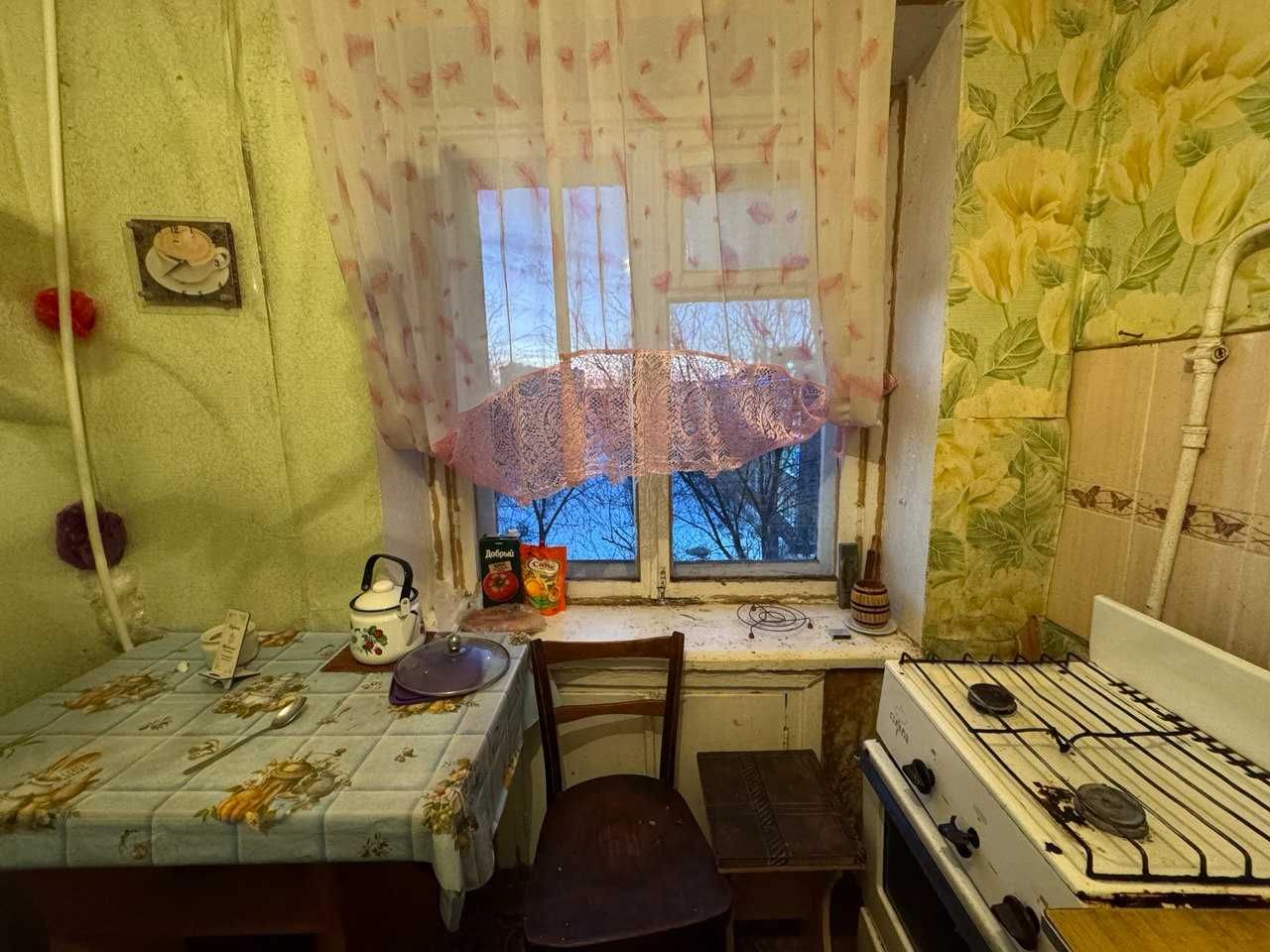 Продам 2 ком. р-н 4 школы, 4/5 этаж, 8300 млн, ТОРГ!!!
