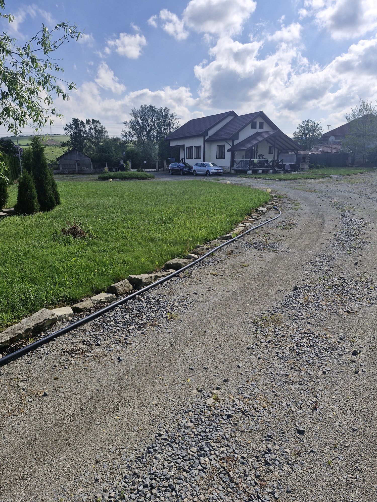 Vand Casa cu anexe