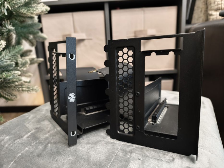 Bracket de montare verticala GPU Cooler Master