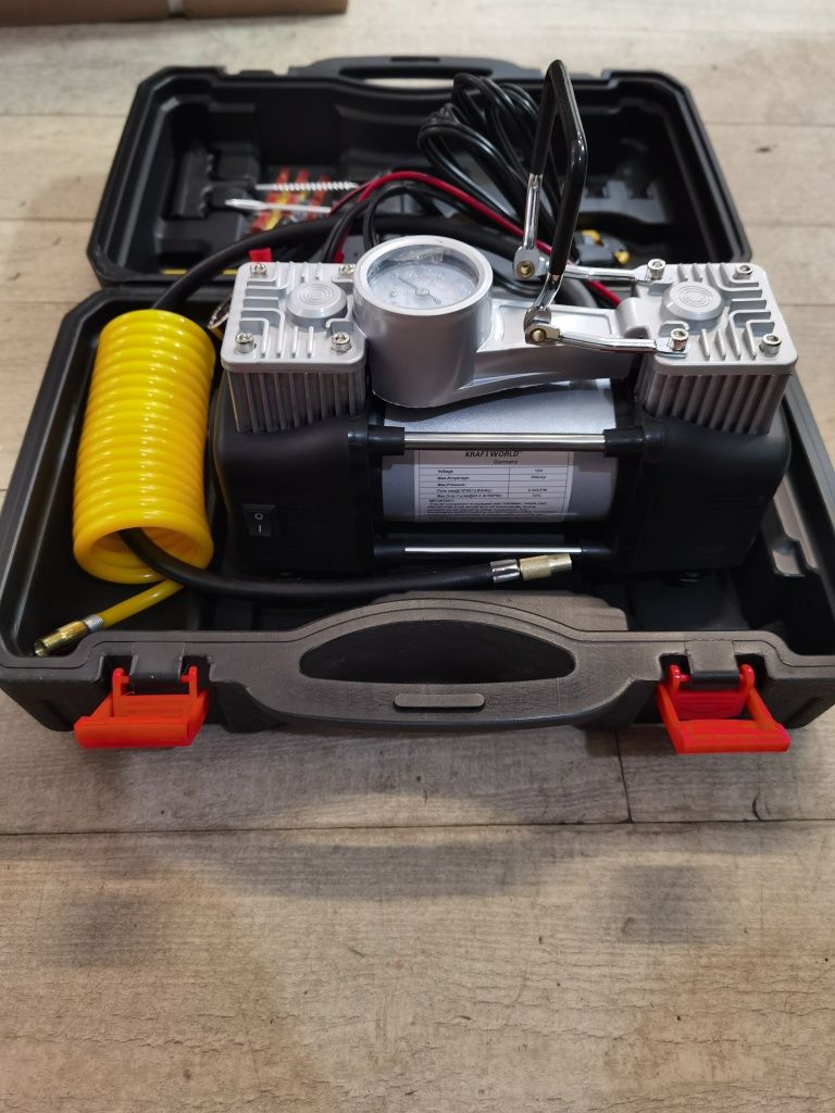 Комплект „Пътна помощ“  компресор за гуми с маркуч за въздух и Инструм