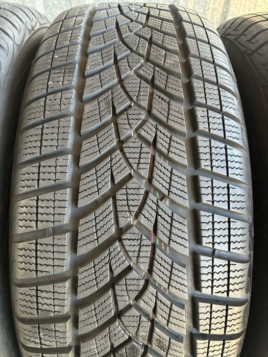 235/60/17 Дънлоп Зимни