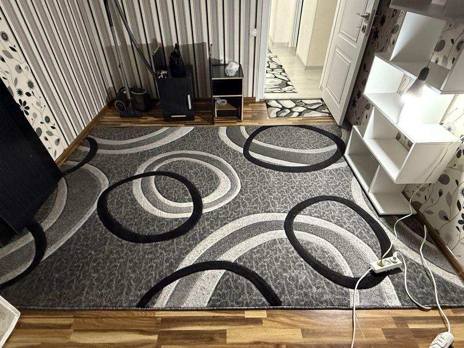 Продаётся ковёр в хорошем состоянии.