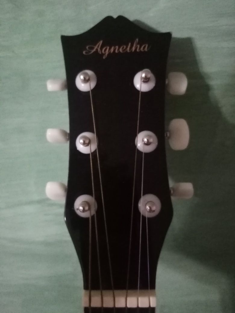 Продам гитару Agnetha