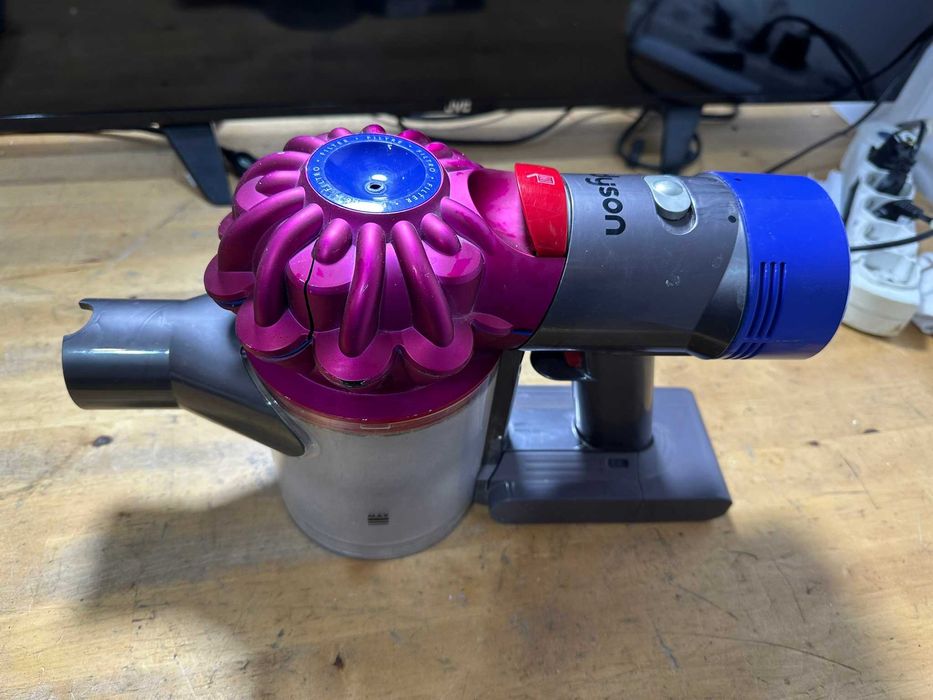 Aspirator dyson v8
