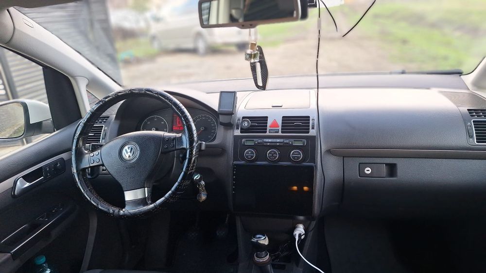 Vând Vw Touran, an 2010