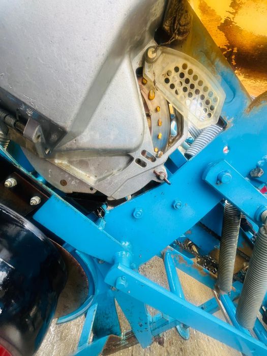 Semănătoare porumb pe discuri Monosem 6 rânduri fixa