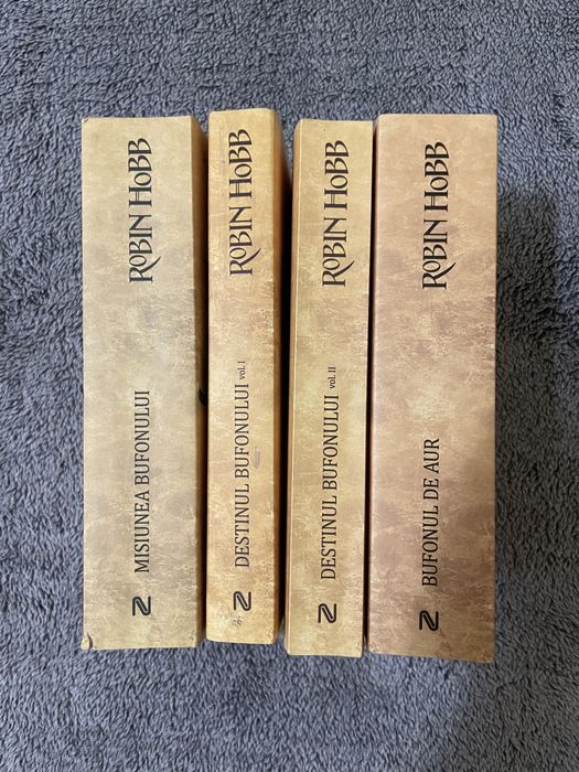 Trilogia Omul Aramiu - Robin Hobb