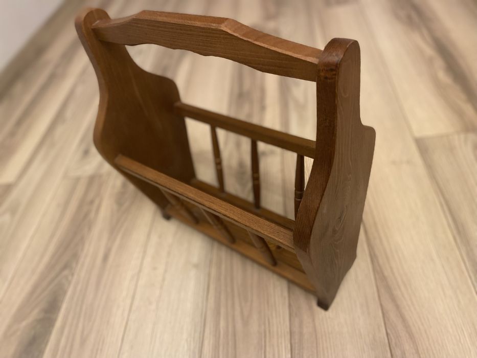 Vand suport lemn pentru reviste