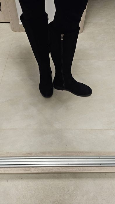 Vând cizme noi negre măsura 40