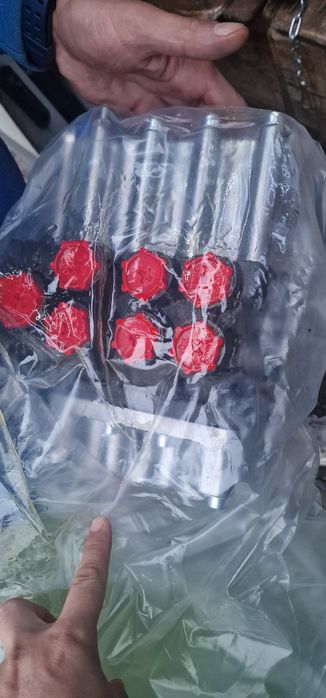 Distribuitor hidraulic pentru tractor universal U650 cu 3 manete Ucrai