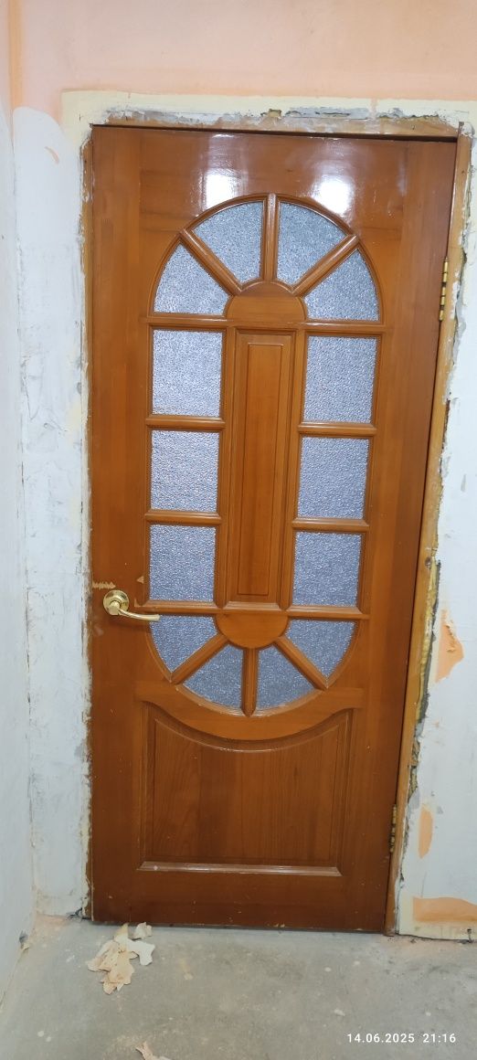 Двери деревянные