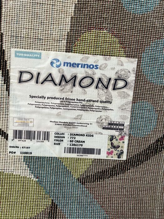 Covor camera copii cu fluturi