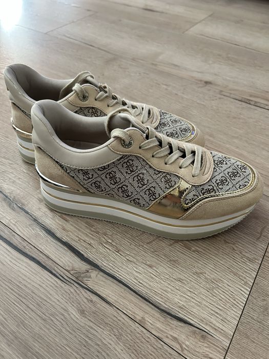 Носени Сникърси Guess