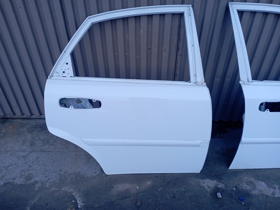 Дверь от машины в идеальном состоянии