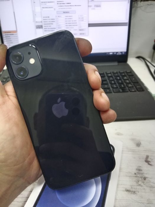 Айфон 12 в идеальном состоянии