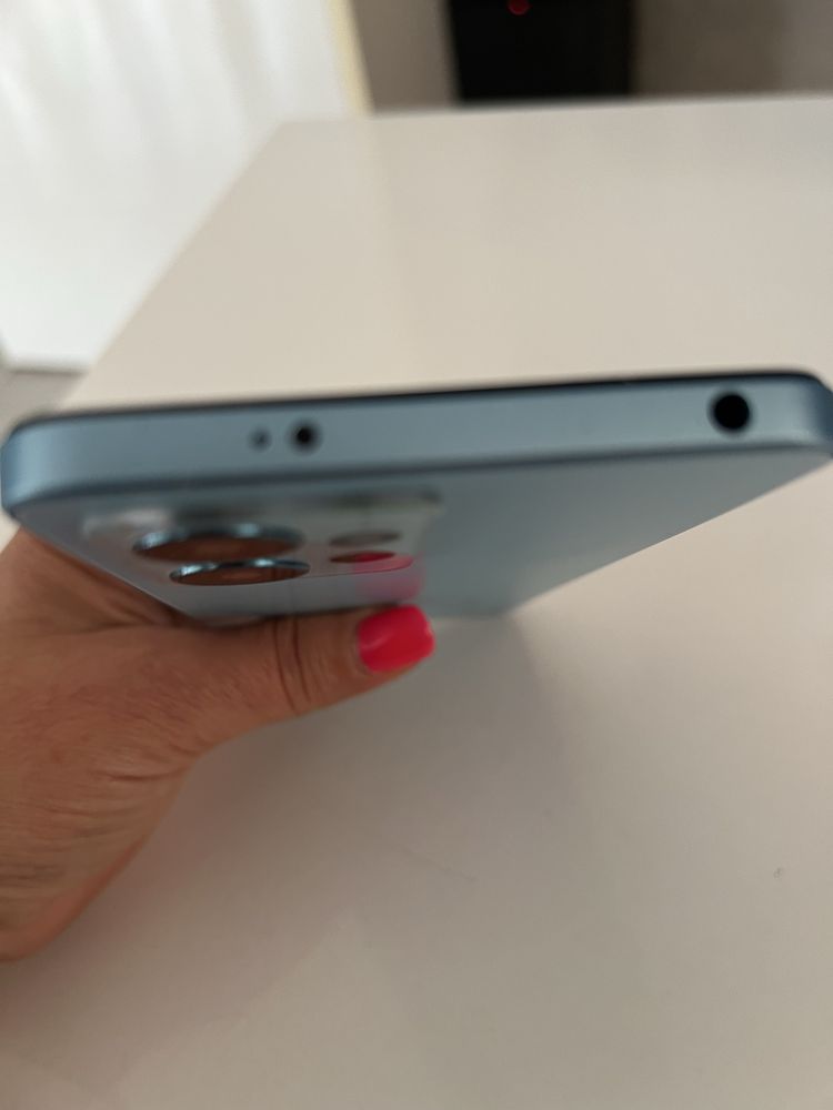 Телефон Redmi Note 12