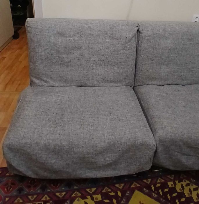 Диван с чехлом и два кресла