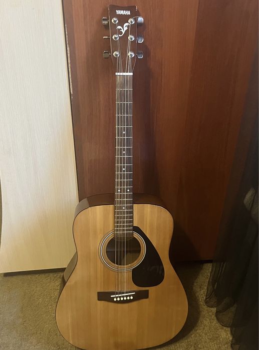 Продам акустическую Гитару Yamaha f310
