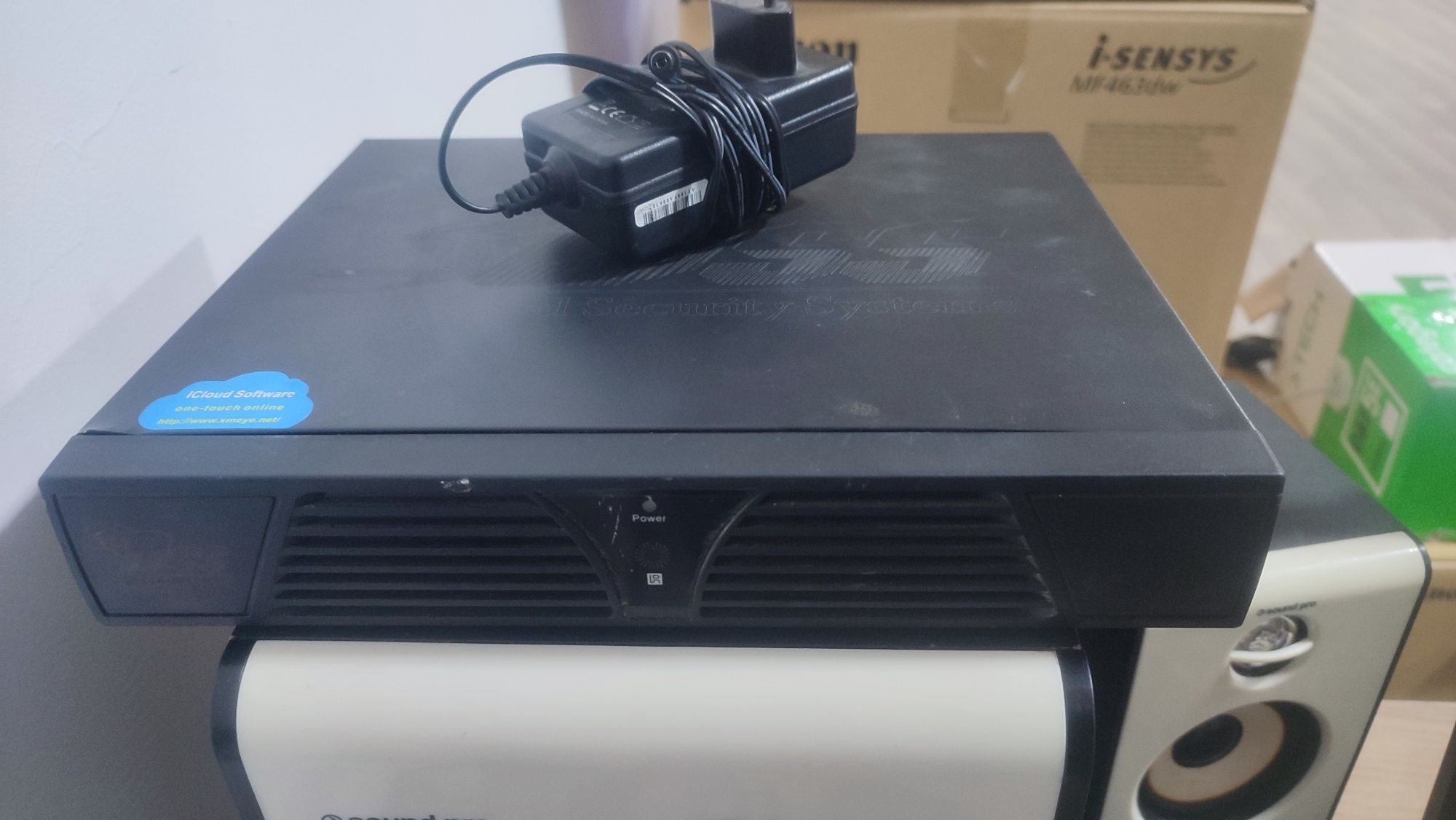 Видеорегистратор  DSS IP  8 каналный 500 gb HDD хороший состояние