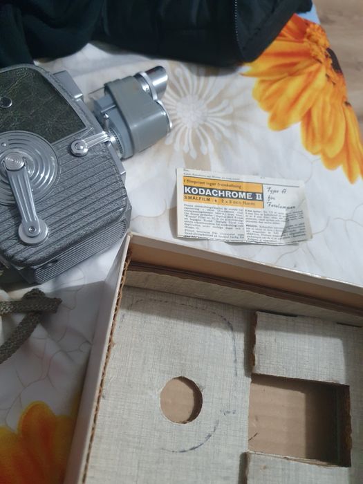 Aparat foto vechi Nikon și  keystone