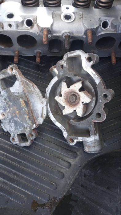 Продам поршень и помпу в хорошем состоянии