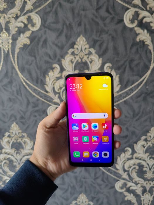 Redmi 7 4/64gb radnoy sotiladi