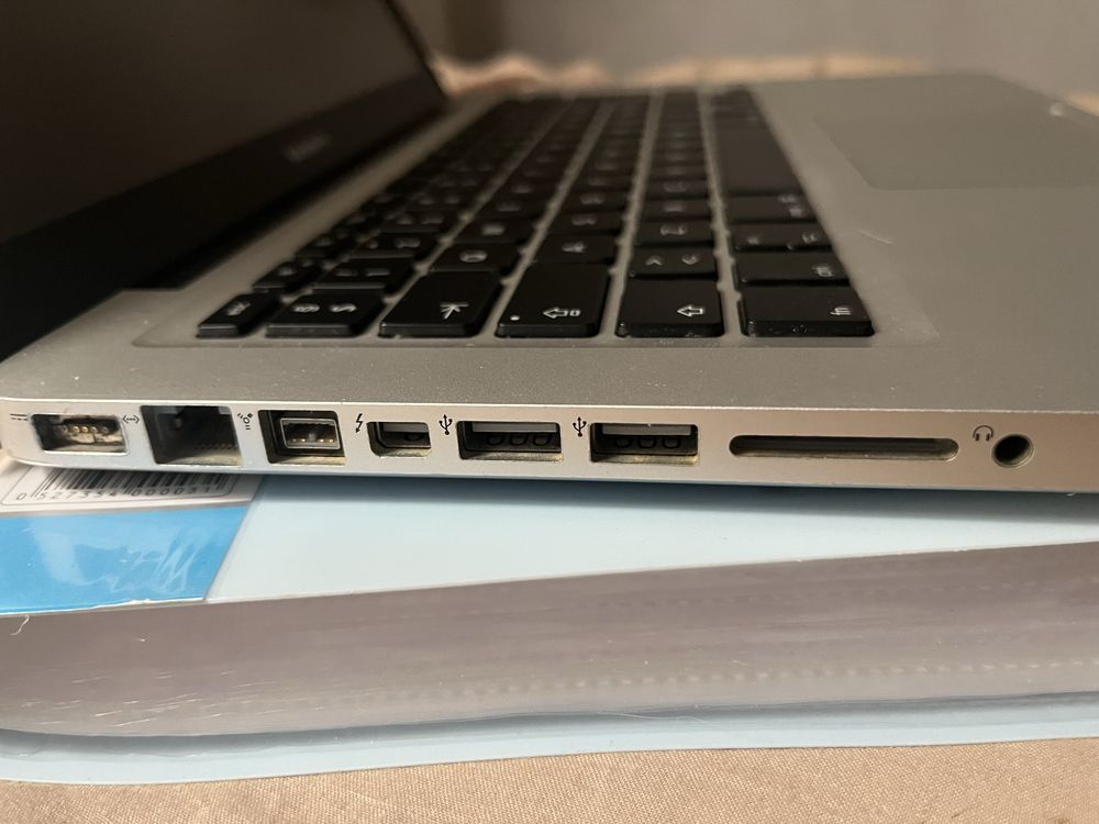Macbook pro I7 cu Incarcator