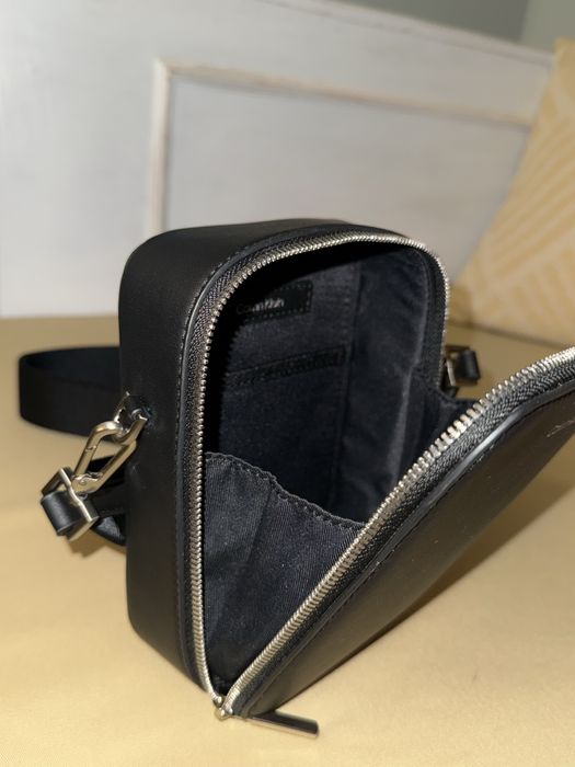 Borseta Calvin Klein, noua