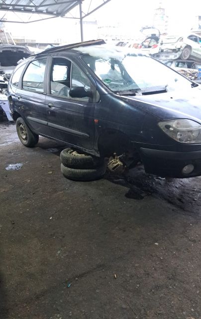 Aripa fata dreapta Renault Scenic prima generatie (facelift)