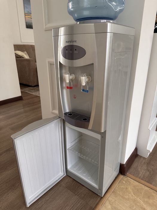 Кулер для воды напольный