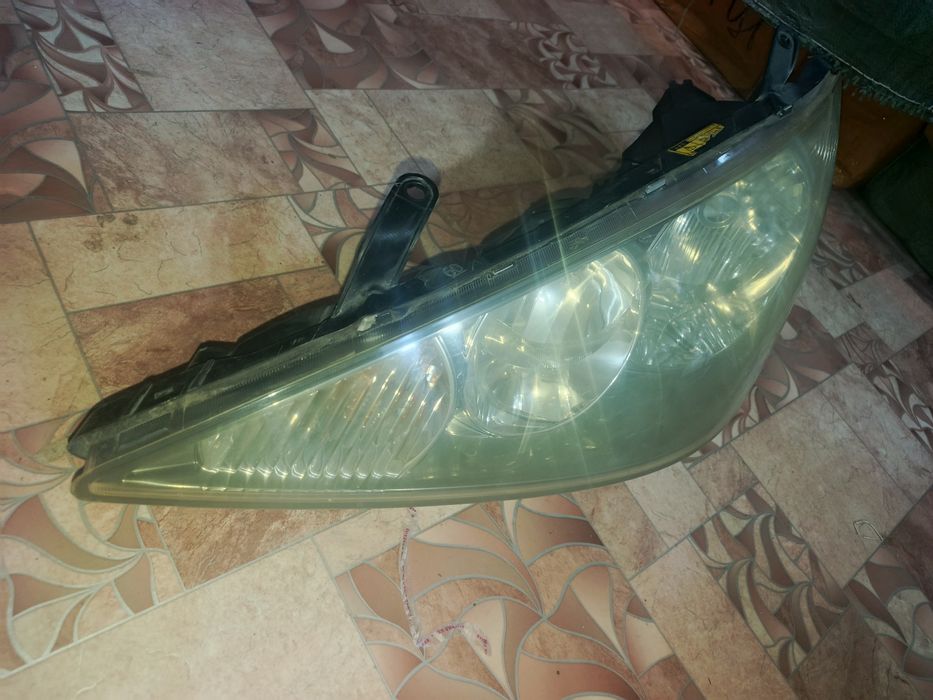 Toyota Estima 2004-05 фара левая