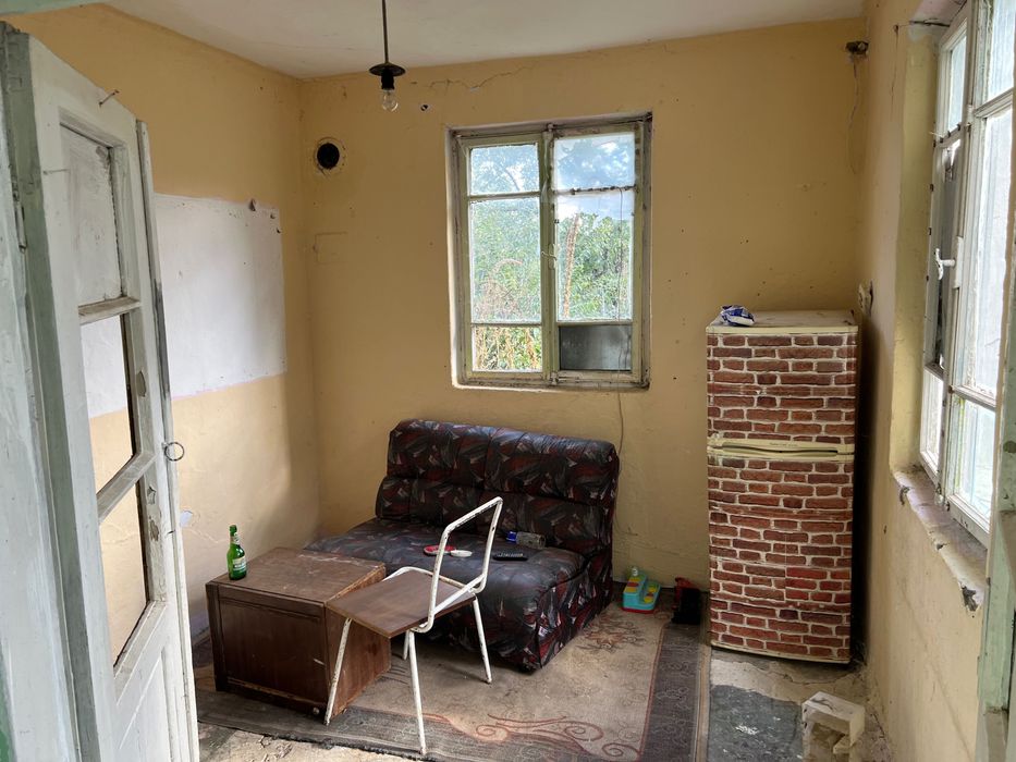 43,000 ЕВРО Камено Къща на 100м от Центъра със дворно място 650кв