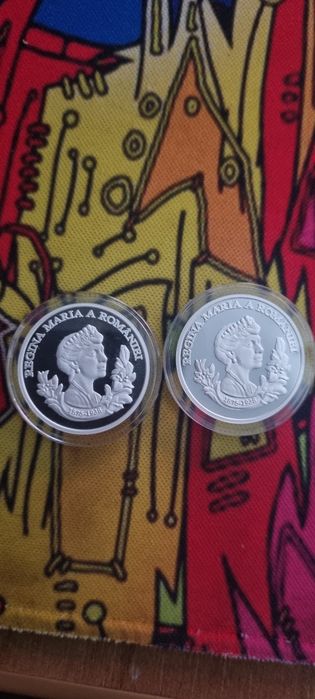 Două medalii din argint 999 – Regina Maria 1875–1938 – 3g, impecabile