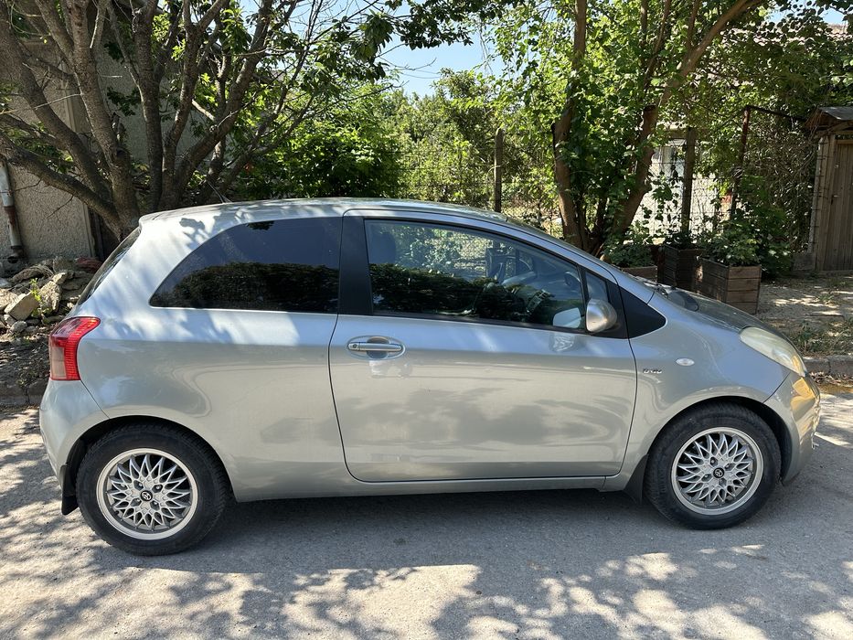 Toyota Yaris 1.4D Автомат + CarPlay + 2 комплекта гуми