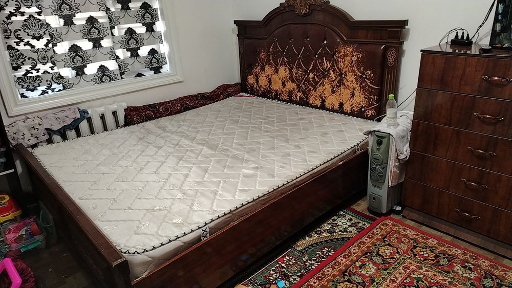 Mebel spalniy va oyna